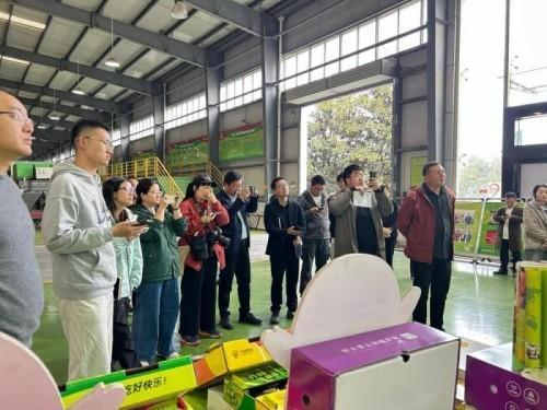 新华社采访团调研齐峰果业，点赞猕猴桃产业智慧发展