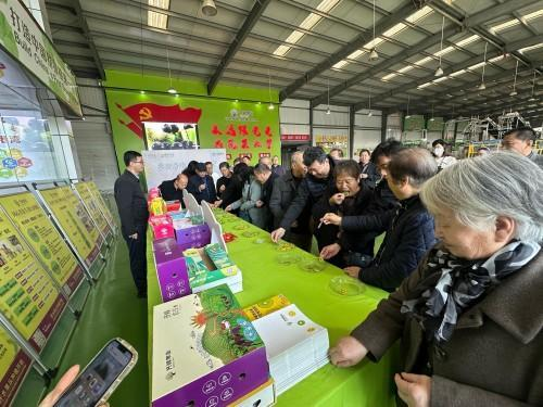 市政府办离退休老干部莅临齐峰果业参观调研