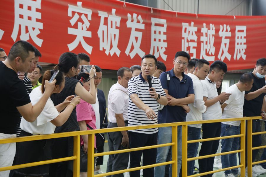 参观车间.jpg 参观车间.jpg
